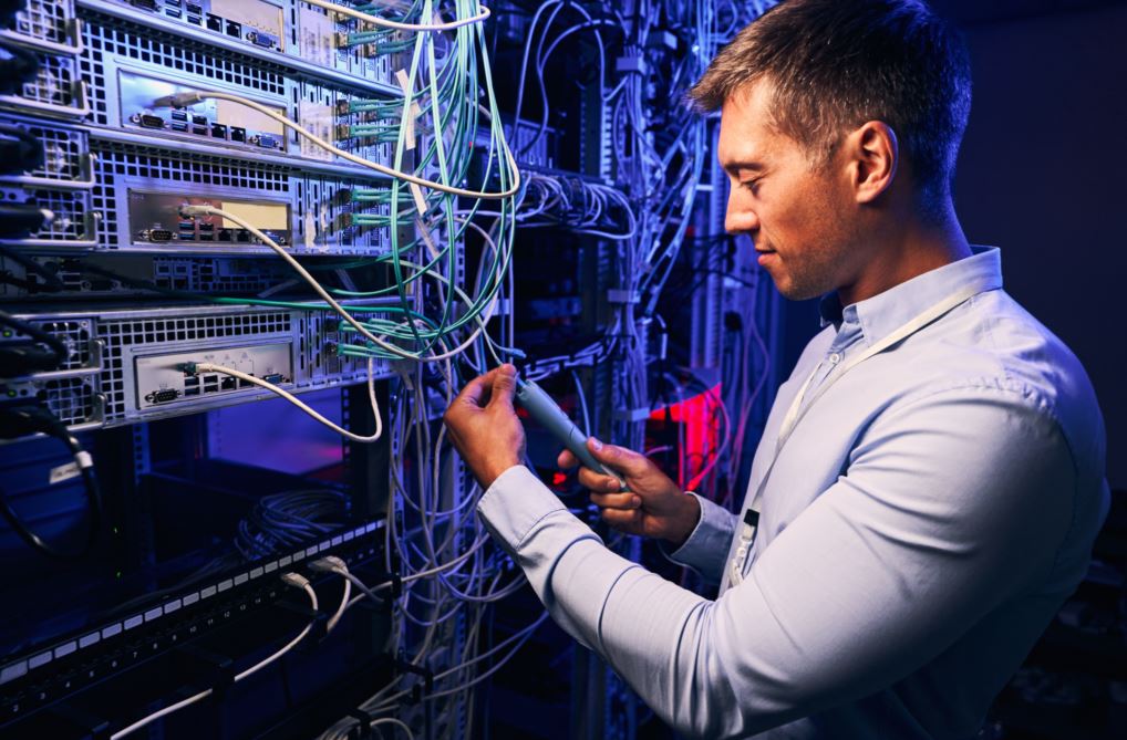 IT客服人员在工作